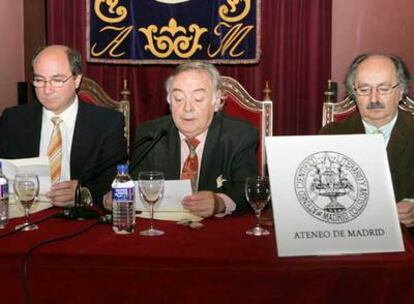 Los miembros del jurado desvelan a George Alexander Portillo como ganador del premio Adonáis 2006.