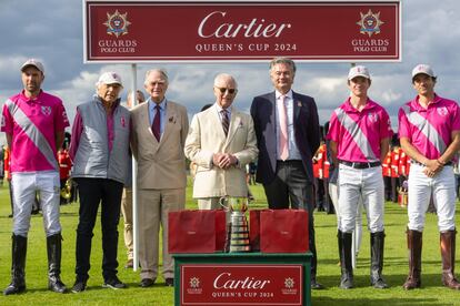 El Rey Carlos III de Reino Unido, durante la entrega de la Copa de la Reina al equipo de polo de Carmignac.