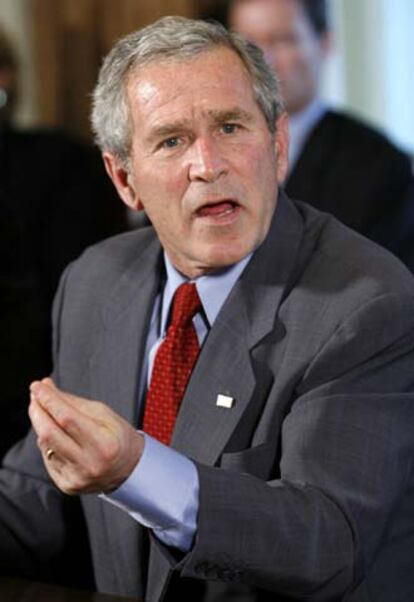 El presidente de EE UU, George W. Bush, habla sobre la situación en Líbano este martes en la Casa Blanca.