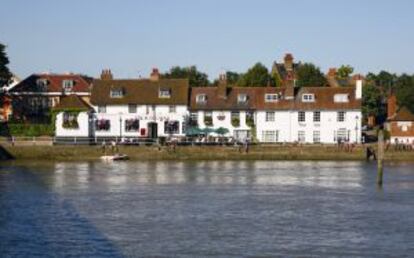 Vista del 'pub' Bull's Head, en Strand on the Green, a orillas del Támesis, en Chiswick.