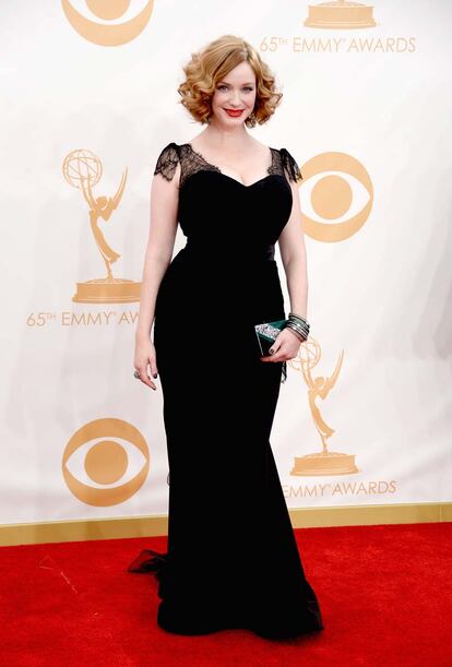 Exuberancia para Christina Hendricks de Mad Men. Su vestido negro lo firma Christian Siriano.