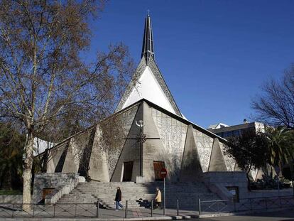 Fachada principal de la iglesia Nuestra Señora de Guadalupe, en Concha Espina.