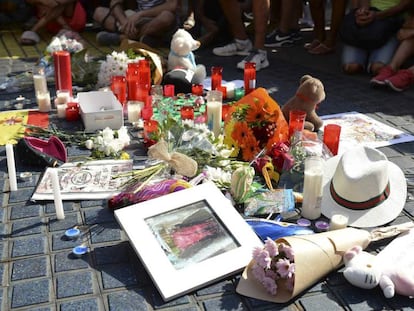 Homenagens às vítimas do ataque em La Rambla.