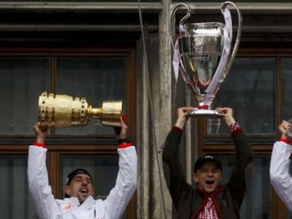 Ribéry, Shaquiri y Schweinsteiger levantan los tres títulos del Bayern