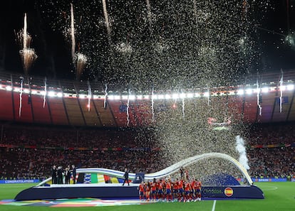 Los jugadores españoles celebran la Eurocopa. 