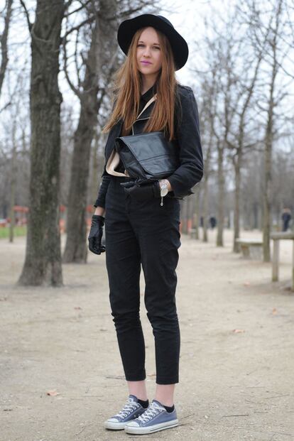 street style aprende a llevar los sombreros como las parisinas