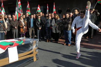 Iker Rodrigo Basterretxea (circled) at the homage to ETA leader &#039;Thierry&#039; last Friday.