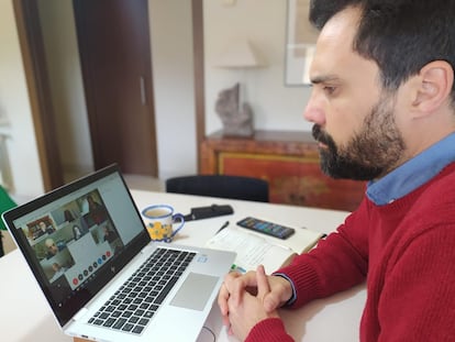 El presidente del Parlament, Roger Torrent, en una reunión telemática de la Mesa de la Cámara catalana.