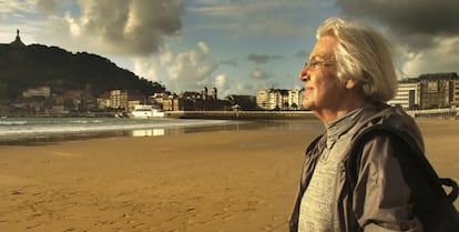 Lolo Rico en San Sebastián, en una imagen del documental 'Lolo Rico: la mirada no inventada', dirigido por Julio Suárez en 2015.