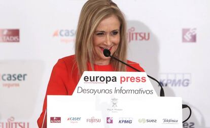 Desayuno informativo de la presidenta de la Comunidad de Madrid, Cristina Cifuentes, en el hotel Villamagna.