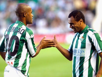 Denilson celebra un gol durante un partido entreel Betis y el Valladolid en la temporada 2003-2004.