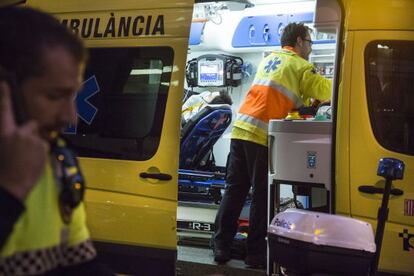 Un dels ferits en l&#039;agressi&oacute; &eacute;s traslladat a l&#039;hospital. 