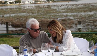Felipe González junto a Susana Díaz en El Rocío.
