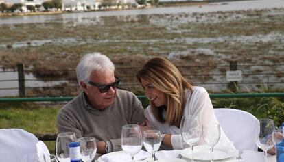 Felipe González junto a Susana Díaz en El Rocío. 