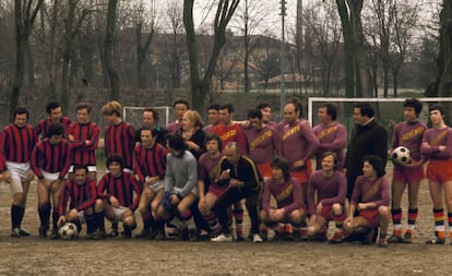 Pier Paolo Pasolini y Laura Betti, junto con varios protagonistas del partido. El primero por la derecha, según algunos testimonios de los presentes que los autores del filme no han podido confirmar, es Carlo Ancelotti.