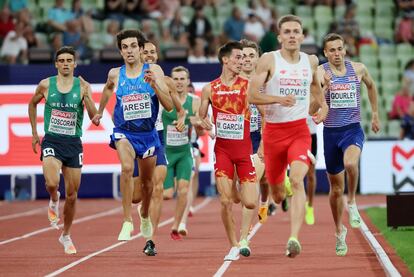 Campeonatos de Europa de Atletismo: Mario García, en el centro, en la recta final de las semifinales de 1.500m