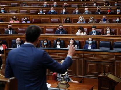 La bancada popular escuchaba la intervención del presidente del Gobierno, Pedro Sánchez, durante la sesión de control celebrada el miércoles en el Congreso de los Diputados.