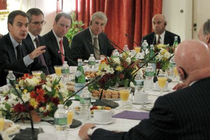El presidente del Gobierno, José Luis Rodríguez Zapatero, el pasado martes en Nueva York en el encuentro que mantuvo con banqueros e inversores estadounidenses.