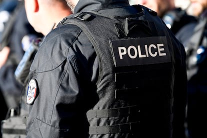 Policía de París dispara a un chico de 18 años
