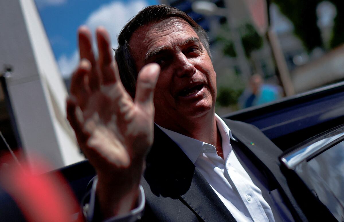 La policía interroga a Bolsonaro ante las sospechas de que incentivó el ...