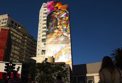 Mural na Avenida Paulista presta homenagem ao arquiteto brasileiro Oscar Niemeyer.