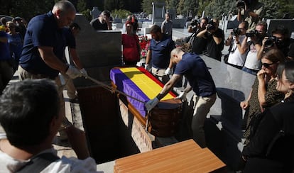 Entierro de Ascensión Mendieta en el cementerio civil de Madrid.