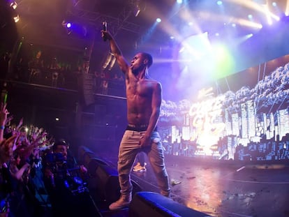 O vocalista Aaquil Brown, da banda Rae Sremmurd, durante um show em Berlim, no domingo passado.