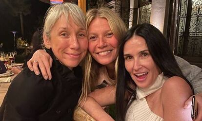 Gwyneth Paltrow, entre Alexandra Grant (izquierda) y Demi Moore (derecha).