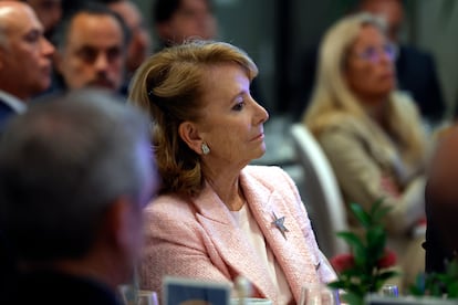 La expresidenta de la Comunidad de Madrid, Esperanza Aguirre, durante el desayuno informativo de este lunes.