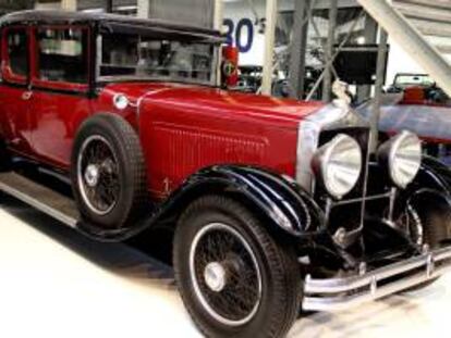Vehículo de la desaparecida marca belga de automóviles de lujo Minerva que revive desde hoy en una exposición que rescata la elegancia, la ingeniería, y el refinado gusto por la suntuosidad automovilística de una época marcada por conflictos bélicos internacionales e inestabilidad financiera.