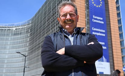 Nico Cué, candidato de la izquierda europea, frente a la Comisión Europea.