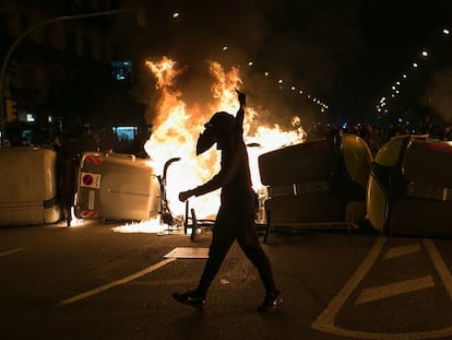 Manifestants per l'empresonament del raper Pablo Hasél.