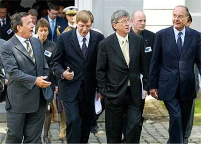 Gerhard Schröder, Guy Verhofstadt, Jean-Claude Juncker y Jacques Chirac, de izquierda a derecha.
/ REUTERS