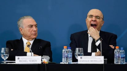 Temer e o ministro Meirelles, na reunião do Conselhão.