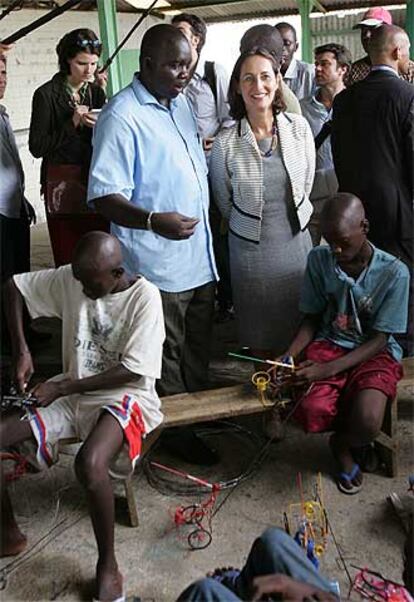 Ségolène Royal, durante la visita que efectuó ayer a Dakar.