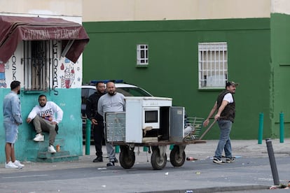 Vecinos del Polgono Sur de Sevilla, el pasado octubre. 