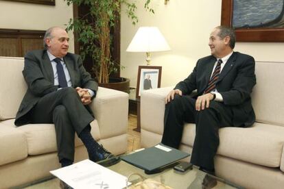 Felip Puig y Jorge Fern&aacute;ndez D&iacute;az, durante la reuni&oacute;n de hoy.