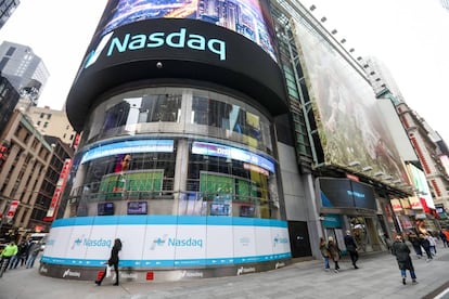 Panel electr&oacute;nico con la cotizaci&oacute;n del Nasdaq en Times Square (Nueva York)