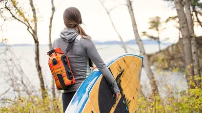 Protege tus objetos personales del agua con esta mochila estanca. GETTY IMAGES.