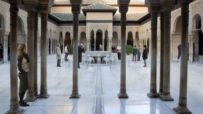 Patio de los Leones de la Alhambra.