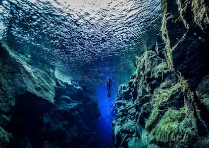 La inmersión eh la falla de Silfra en Islandia, está entre las más espectaculares del mundo.