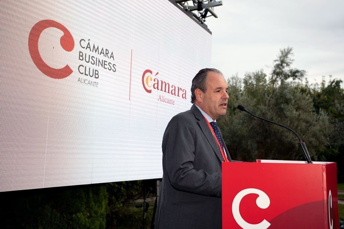 Detenido el presidente de la Cámara de Comercio de Alicante, Carlos Baño, por un posible delito de corrupción
