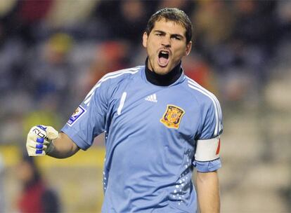 Iker Casillas celebra un gol de la selección durante el partido contra Bélgica, el miércoles pasado.