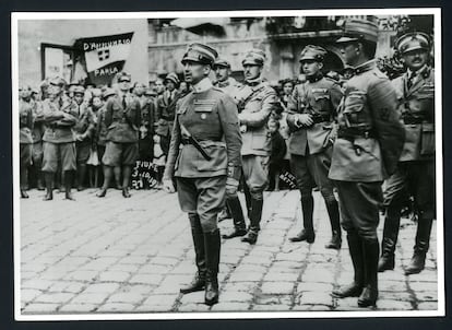 El escritor italiano Gabriele D`Annuncio durante su estancia en Fiume, hoy Rijeka (Croacia), entre septiembre de 1919 y diciembre de 1920.