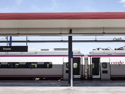 Un tren AVE en la estación de Toledo.