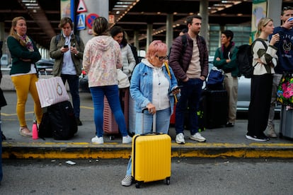 Otro lunes difícil en la estación de Atocha: “Solo veo mucha gente y nada de información”