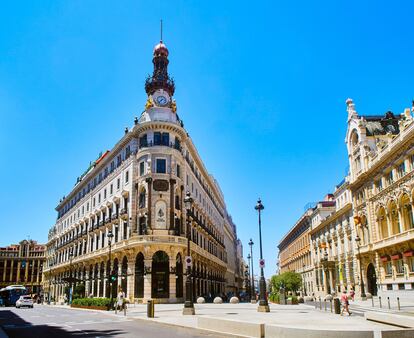 Hotel Four Seasons en el Centro Canalejas de Madrid, en las inmediaciones de la Puerta del Sol.