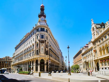 Hotel Four Seasons en el Centro Canalejas de Madrid, en las inmediaciones de la Puerta del Sol.