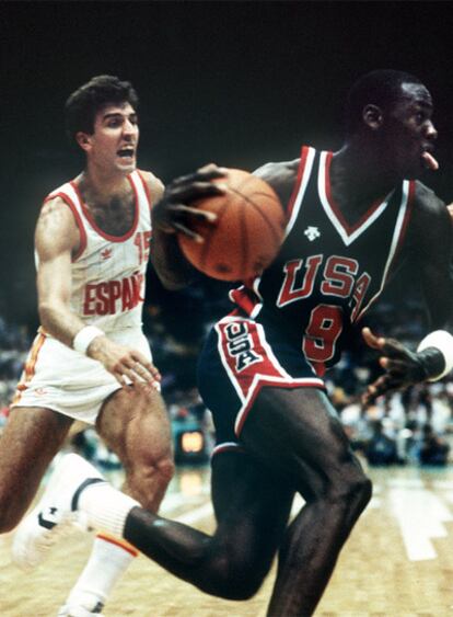 Epi persigue a Michael Jordan durante la final de 1984.