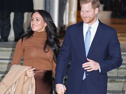 Meghan Markle eligió jersey de punto y falda de Massimo Dutti en su primera aparición pública tras seis semanas de vacaciones.